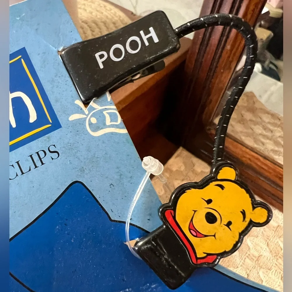 DISNEY Vintage *NEW‎ OLD STOCK* Winnie the Pooh Glove Clips for Kids Yellow Red
